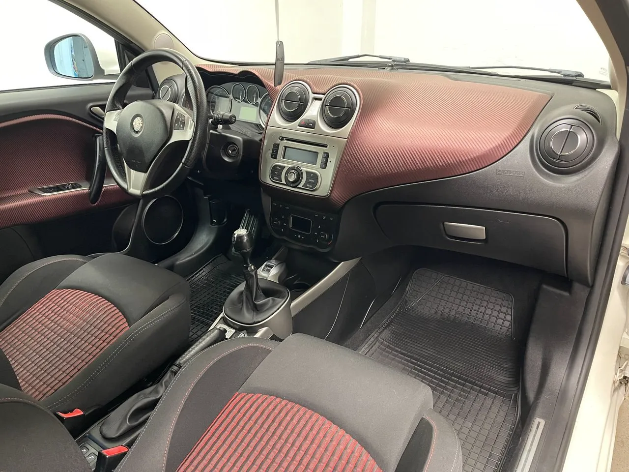 Vehicle image 10