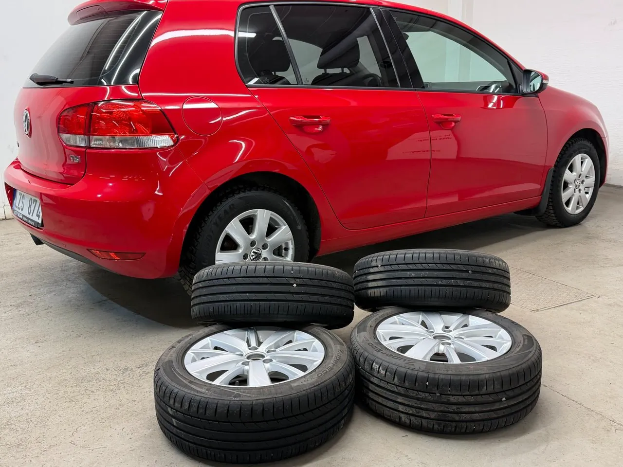 Vehicle image 15