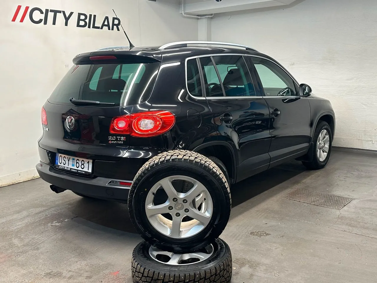 Vehicle image 18