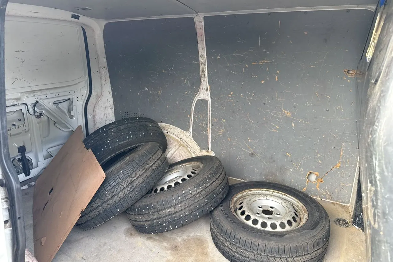 Vehicle image 6