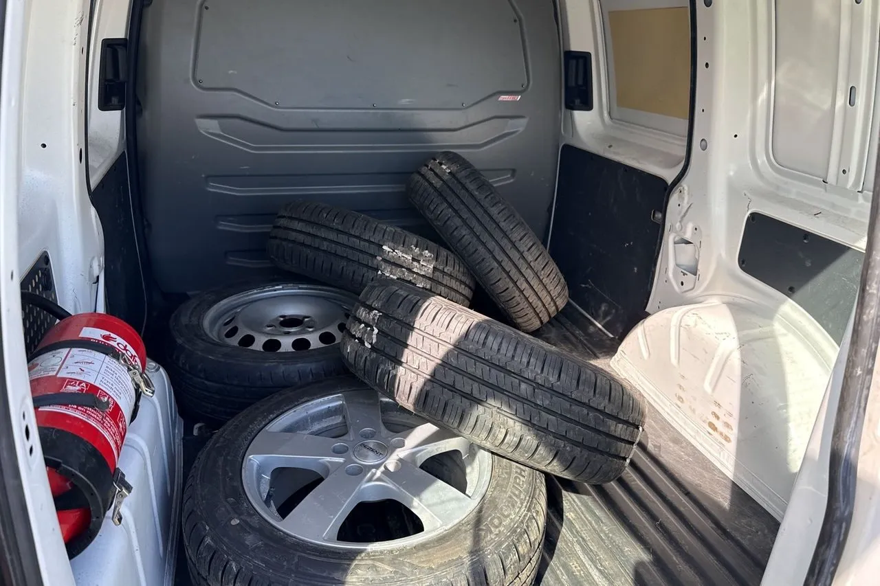Vehicle image 6