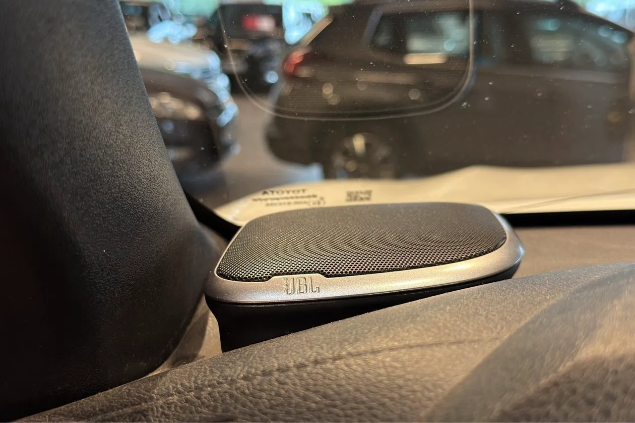 Vehicle image 24
