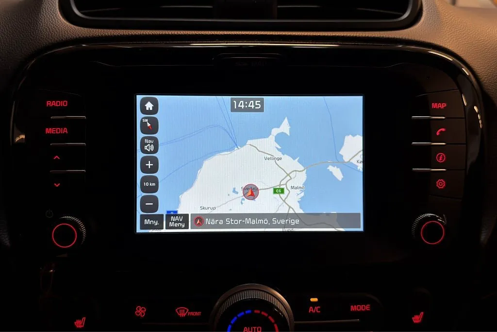 Vehicle image 15