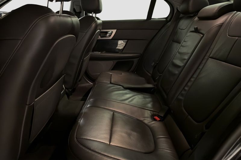 Jaguar XF bild 8