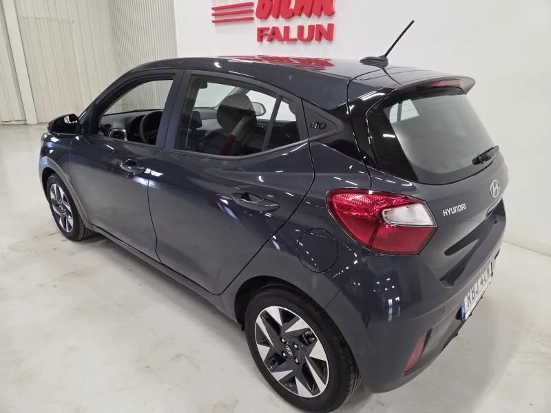 Vehicle image 8