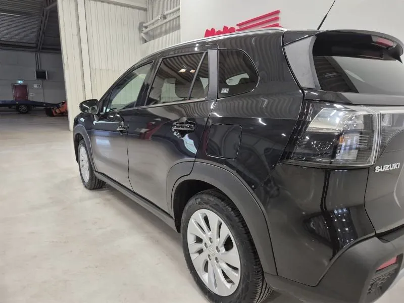 Vehicle image 8
