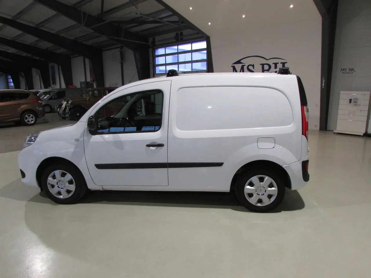 Vehicle image 7