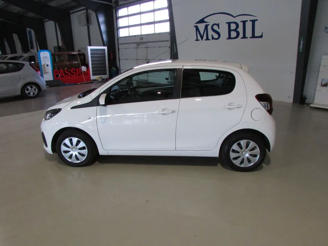 Vehicle image 7