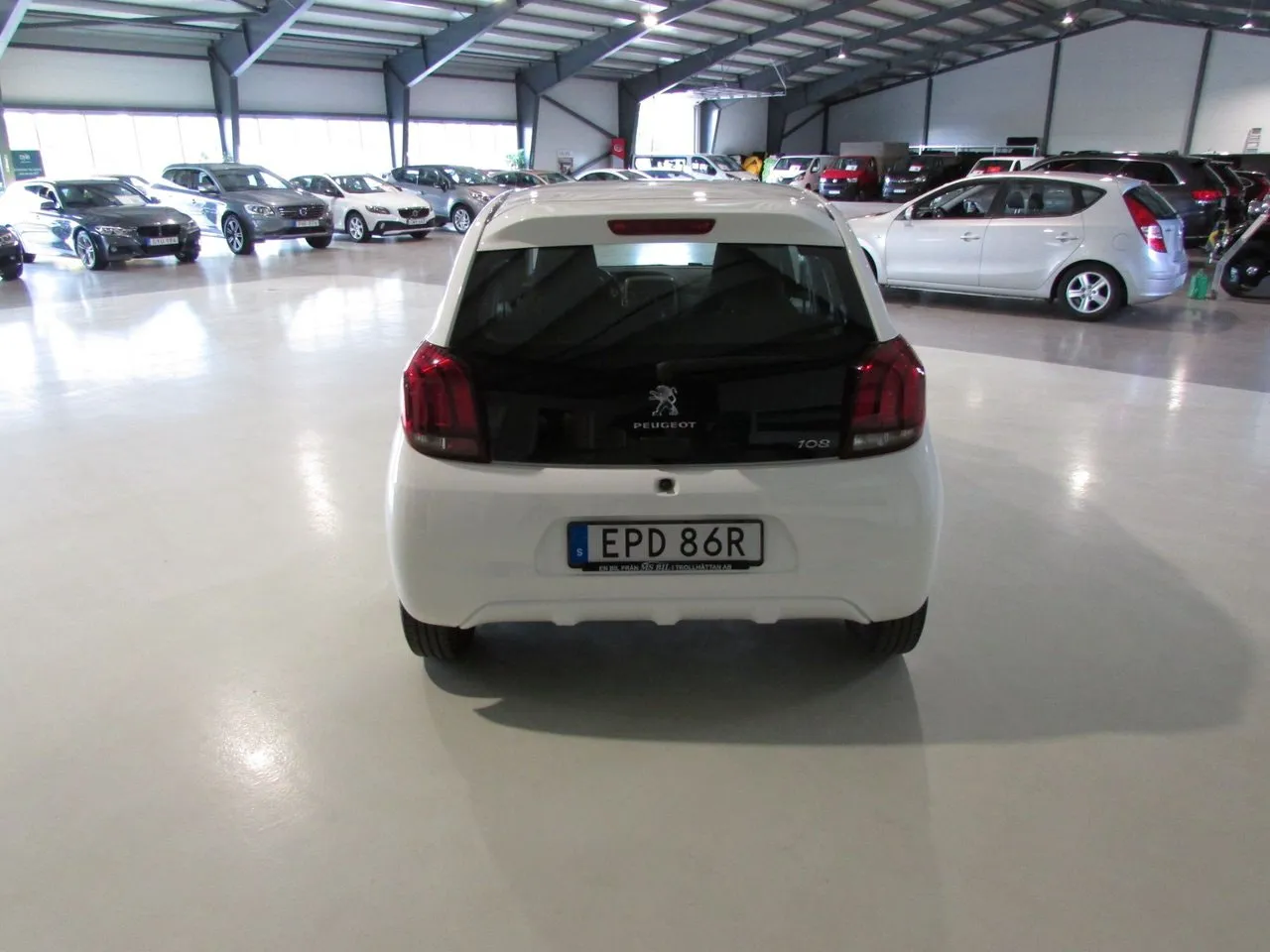 Vehicle image 5