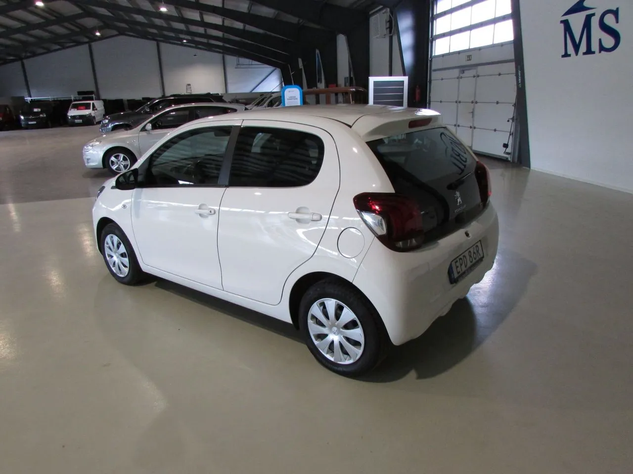 Vehicle image 6