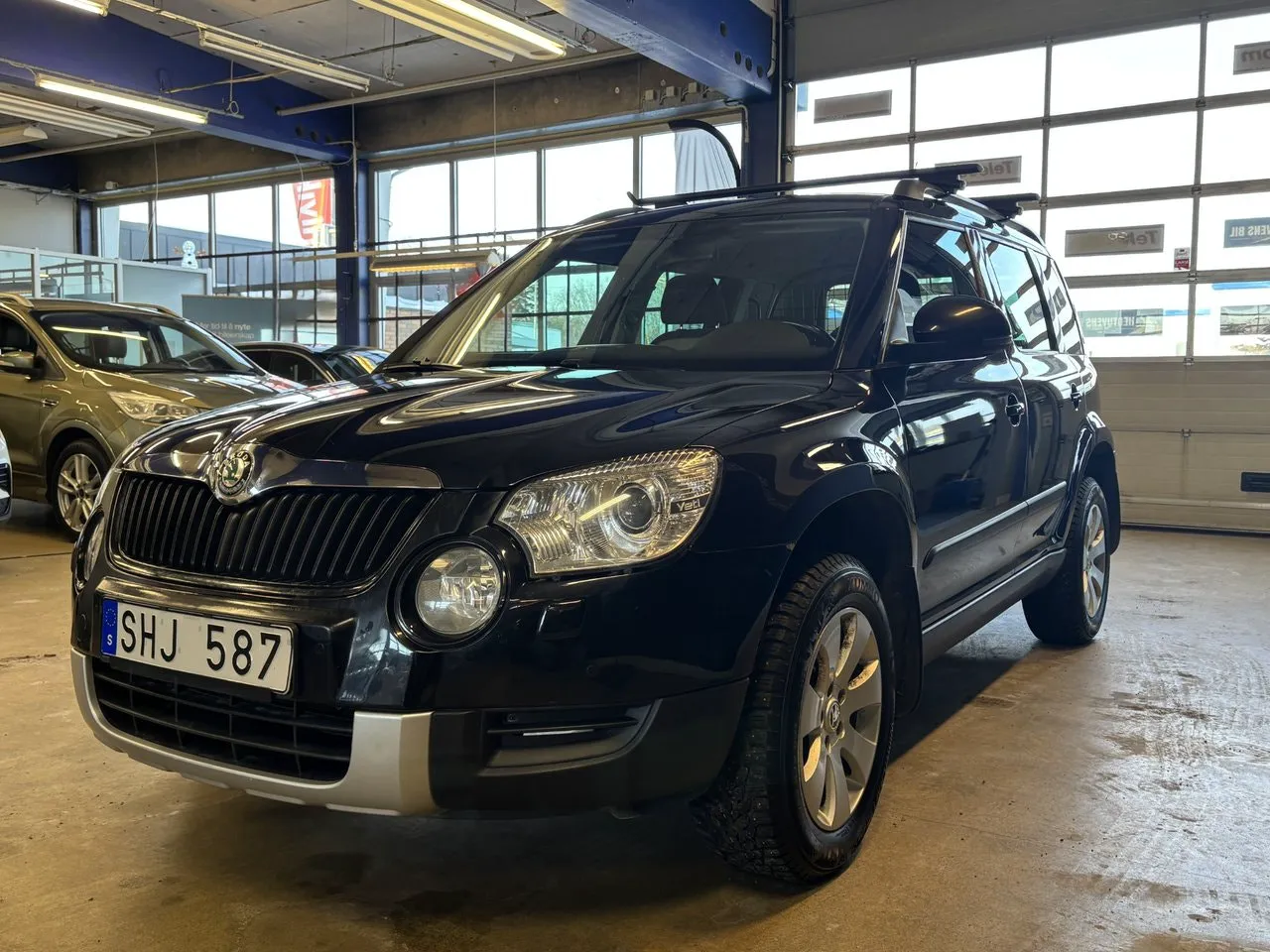 Vehicle image 3