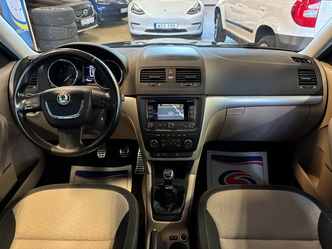 Vehicle image 14