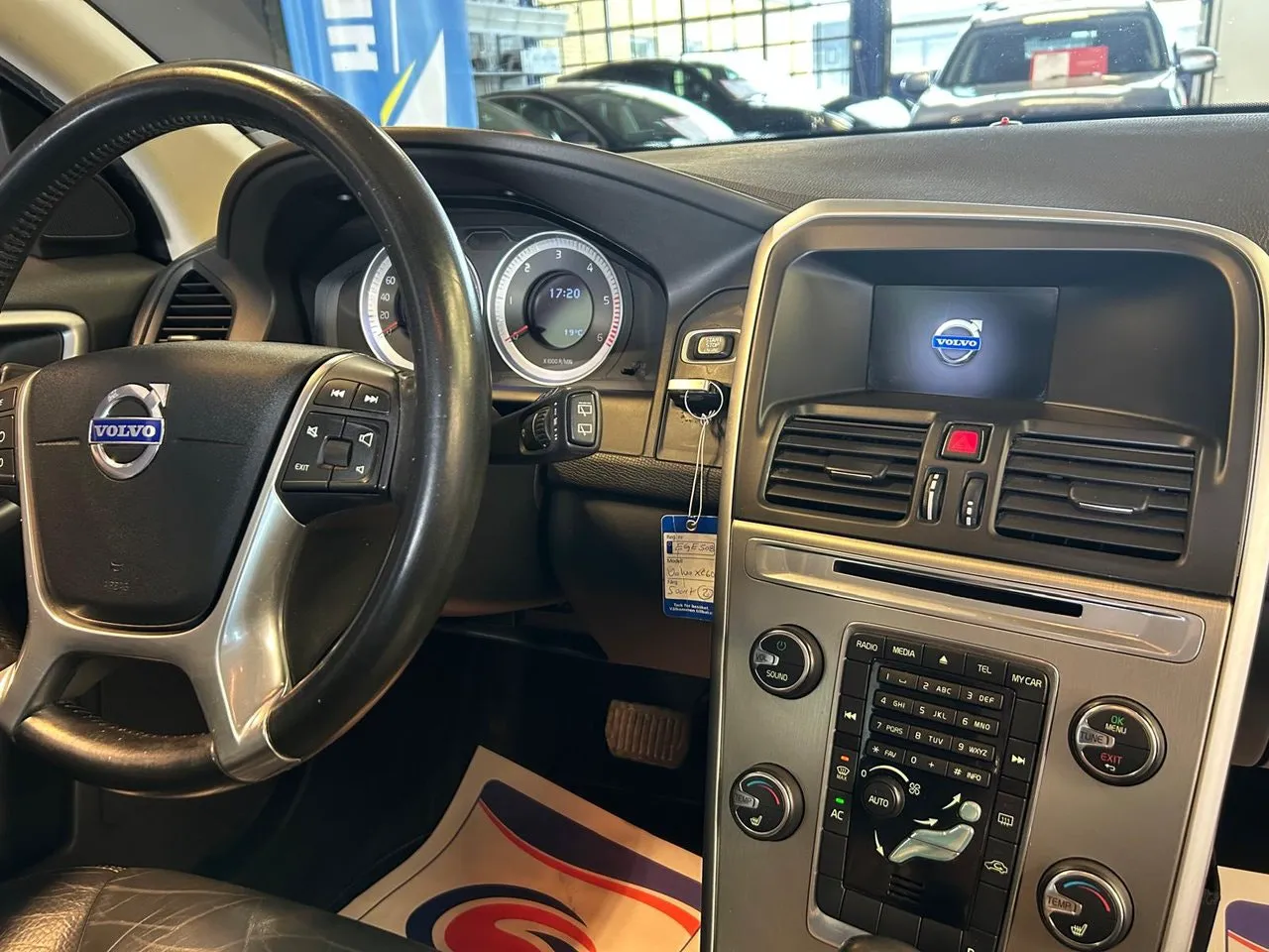 Vehicle image 18