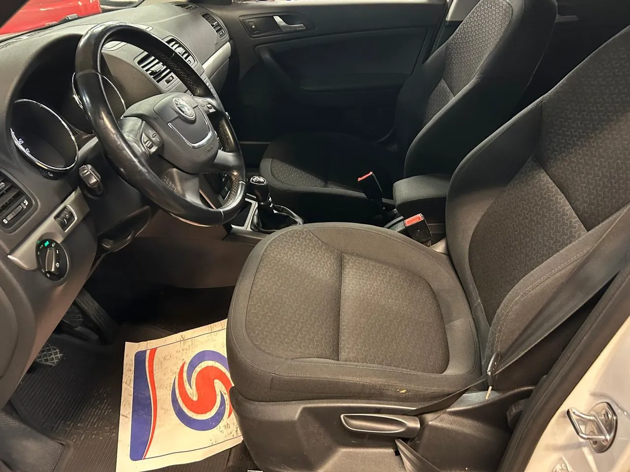 Vehicle image 6
