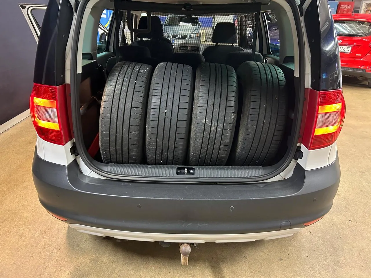 Vehicle image 9