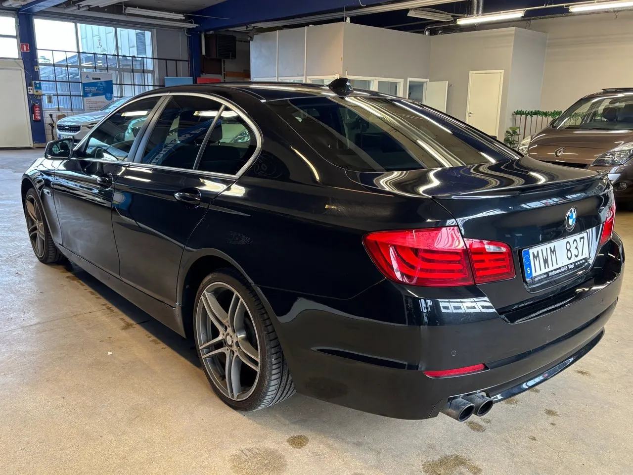 Vehicle image 6