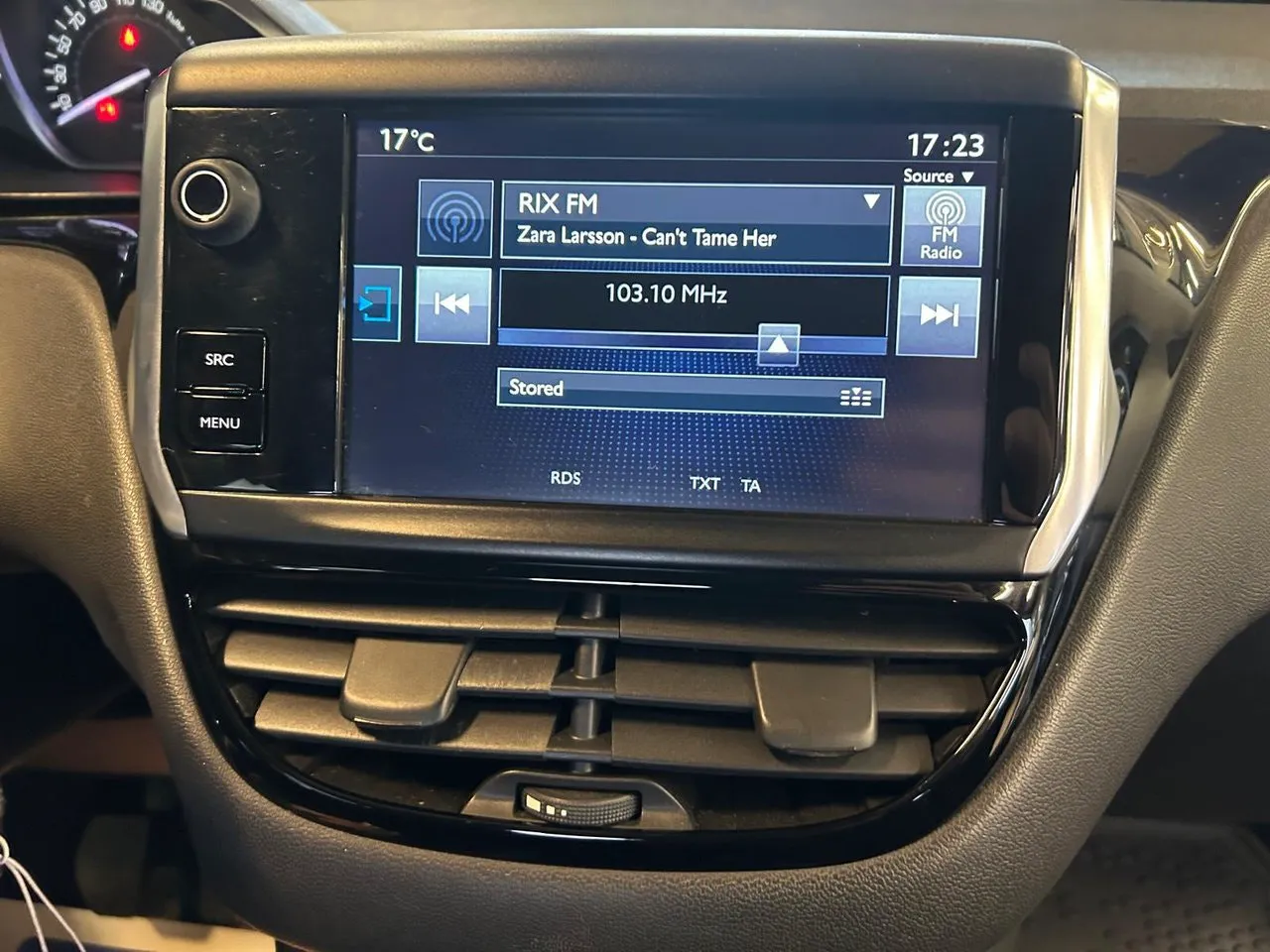 Vehicle image 17