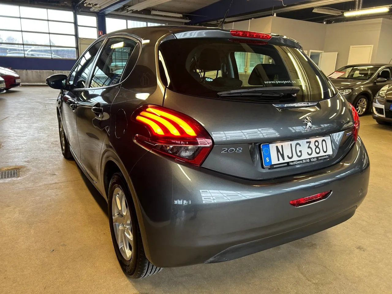 Vehicle image 5