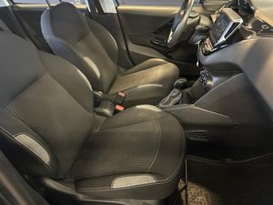 Peugeot 208 bild 12