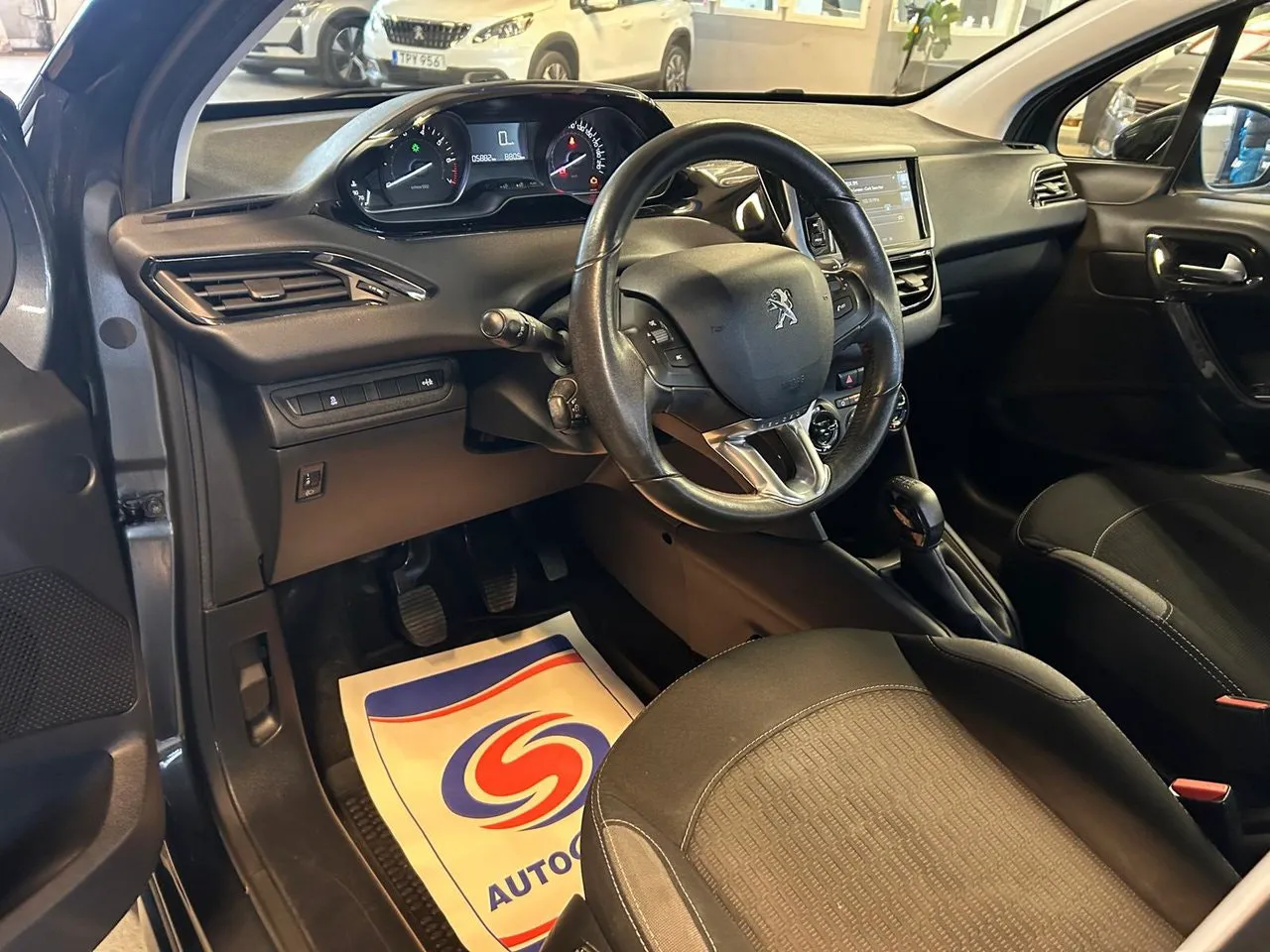 Vehicle image 8
