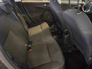 Peugeot 208 bild 11