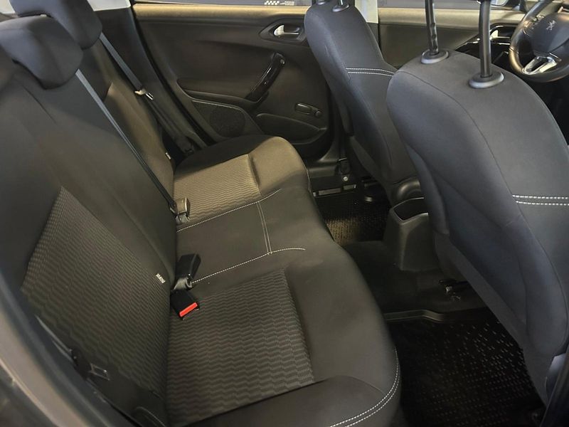 Peugeot 208 bild 11