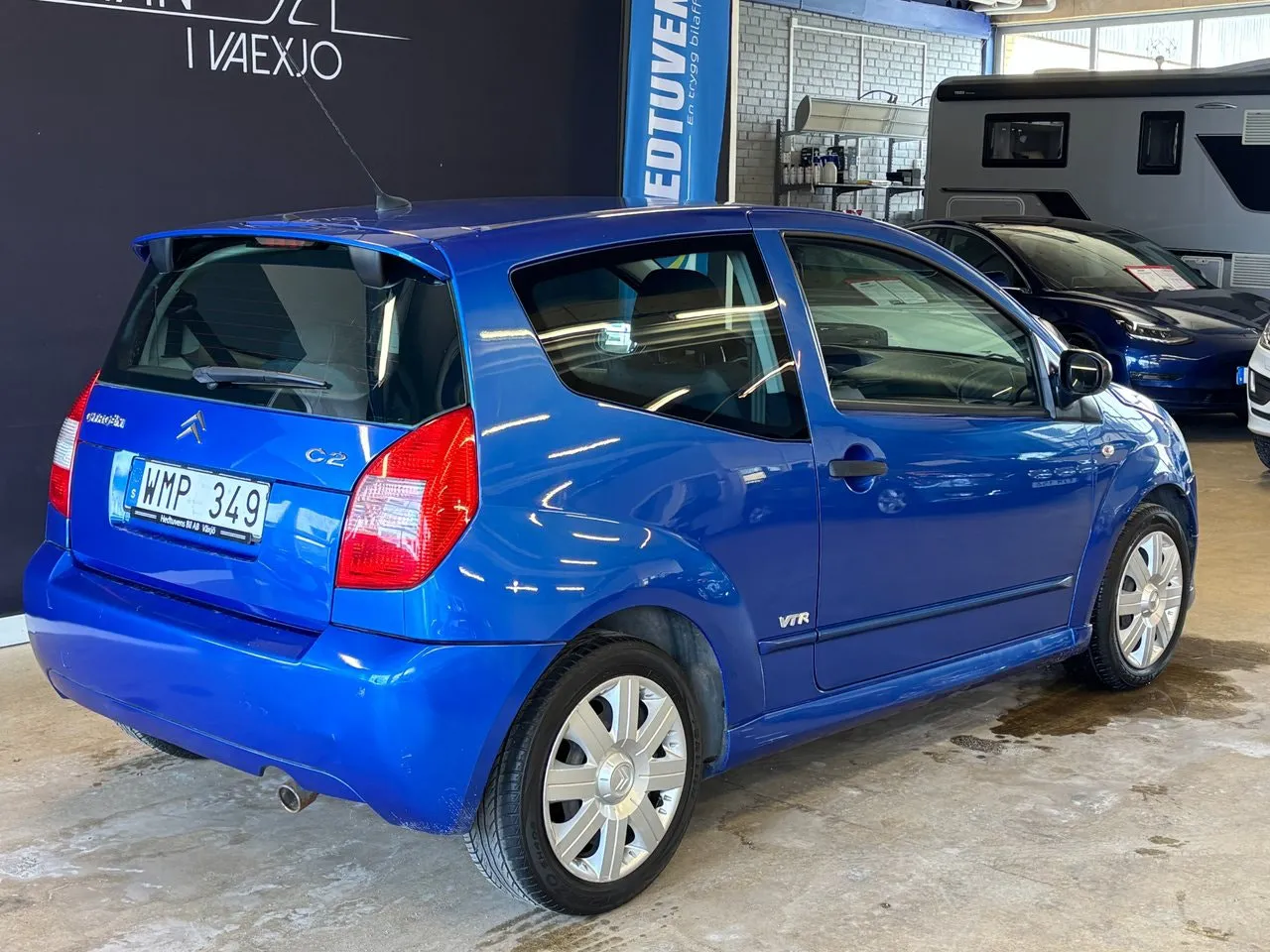 Vehicle image 4