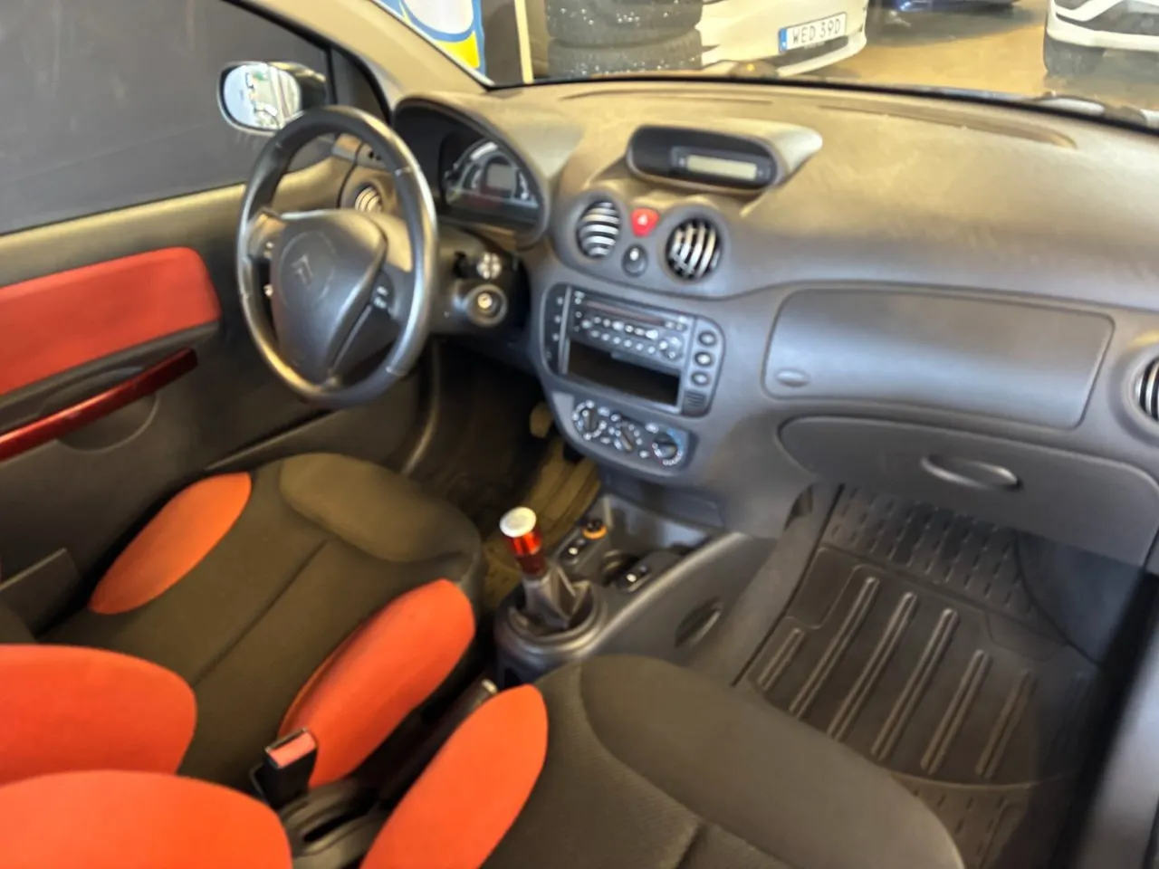 Vehicle image 12
