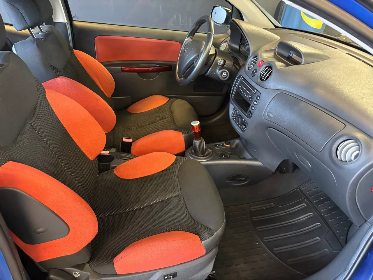 Vehicle image 11