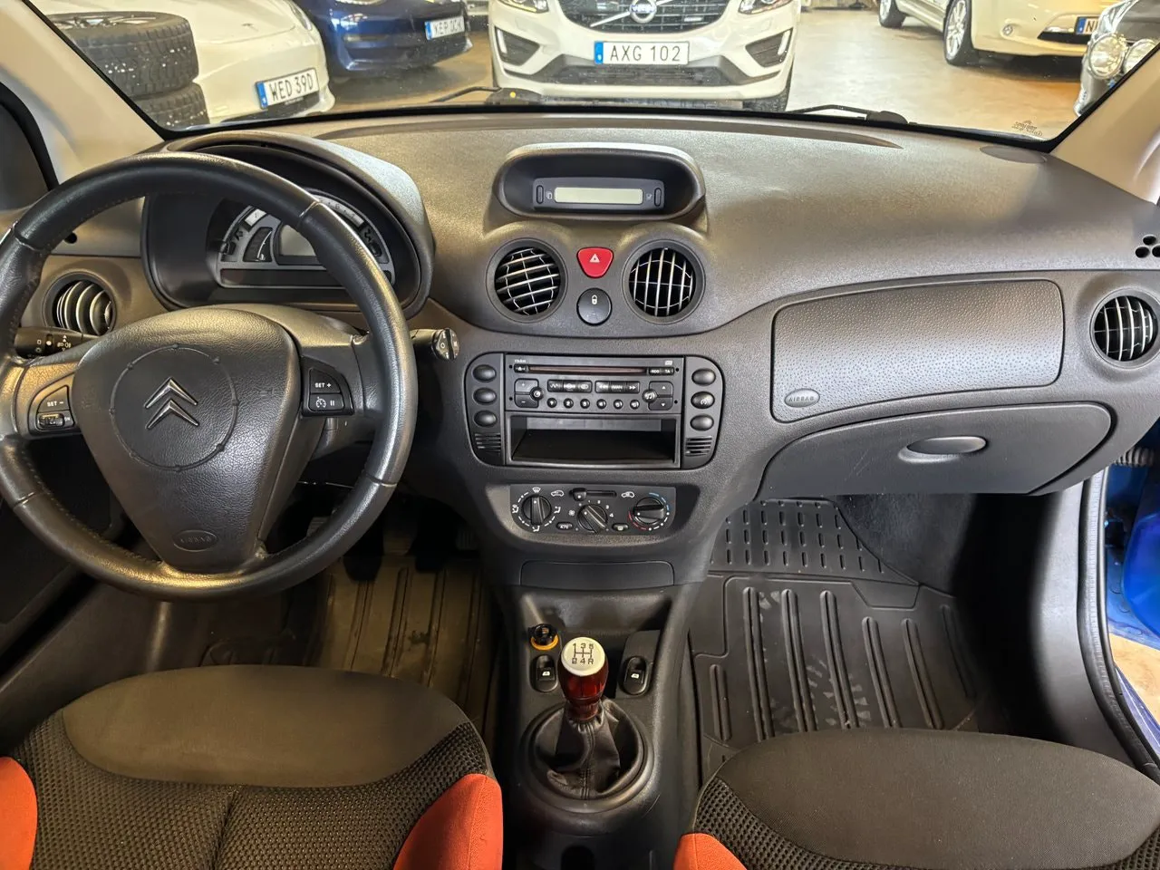 Vehicle image 13