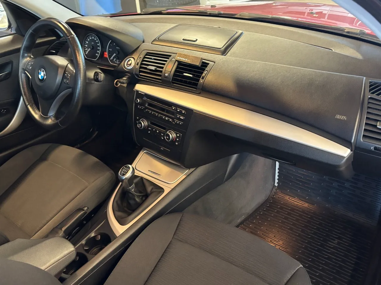 Vehicle image 18
