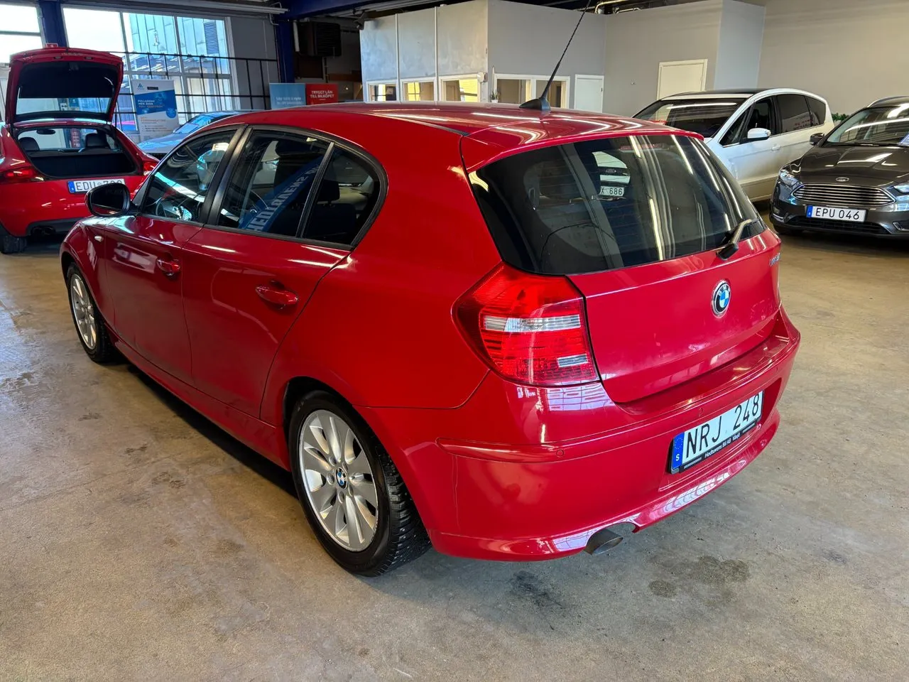 Vehicle image 6