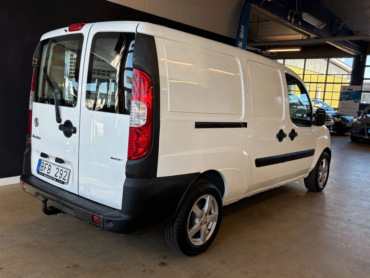 Vehicle image 4