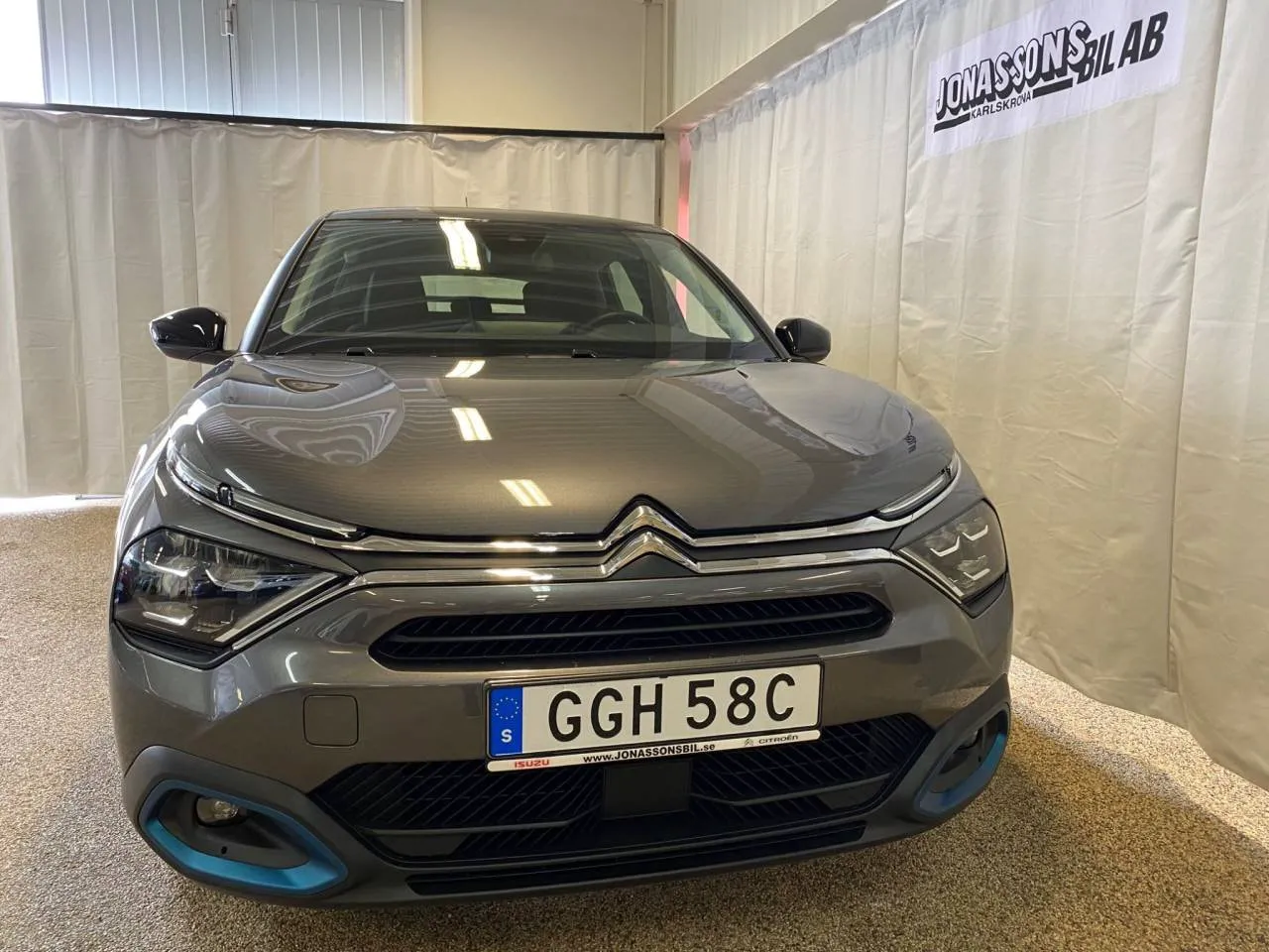 Vehicle image 3