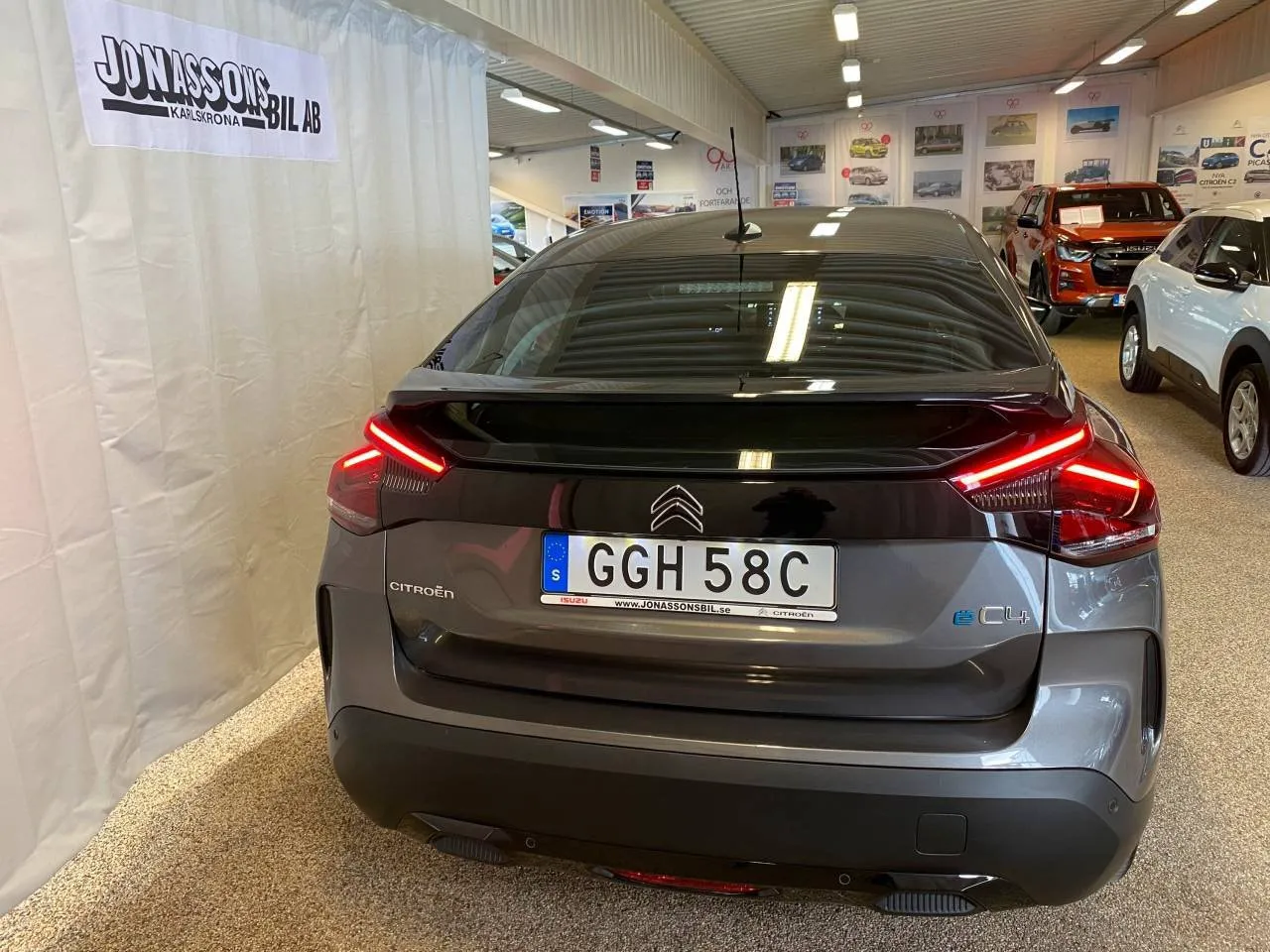 Vehicle image 8