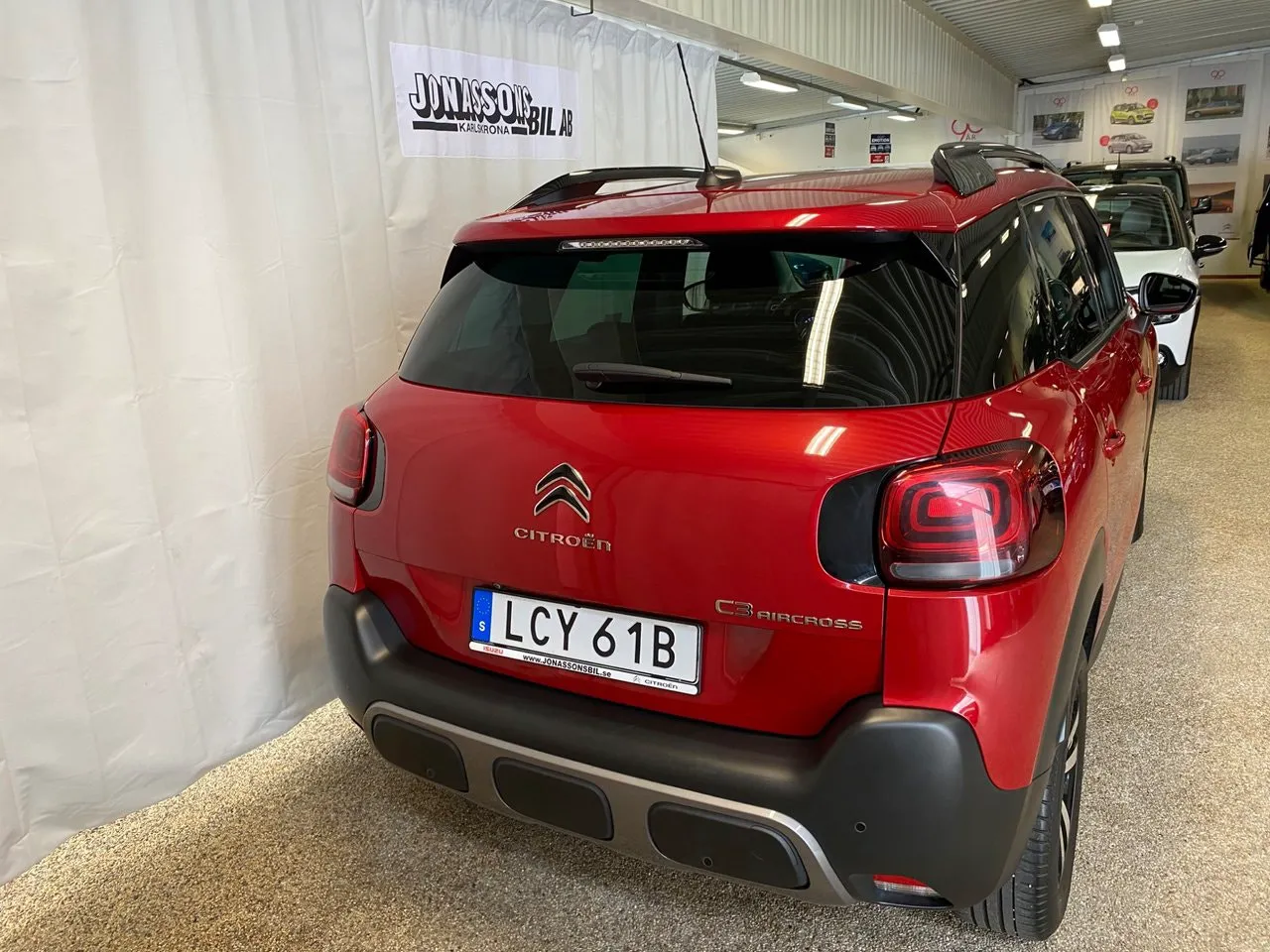 Vehicle image 9
