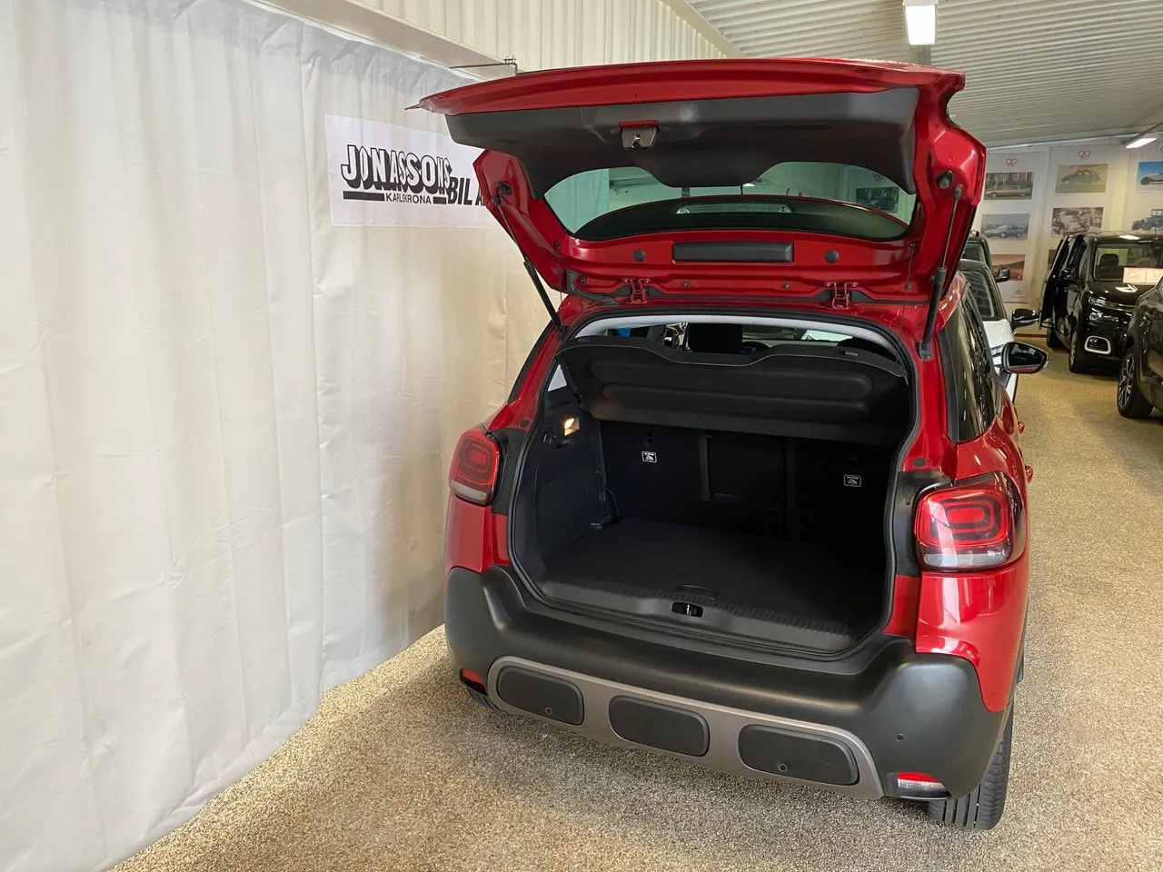 Vehicle image 8