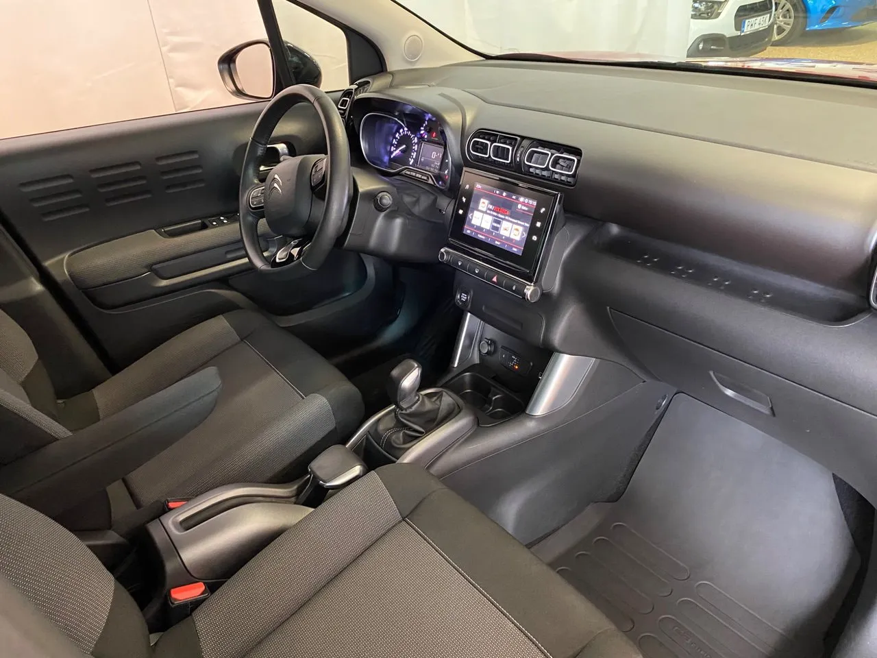 Vehicle image 4