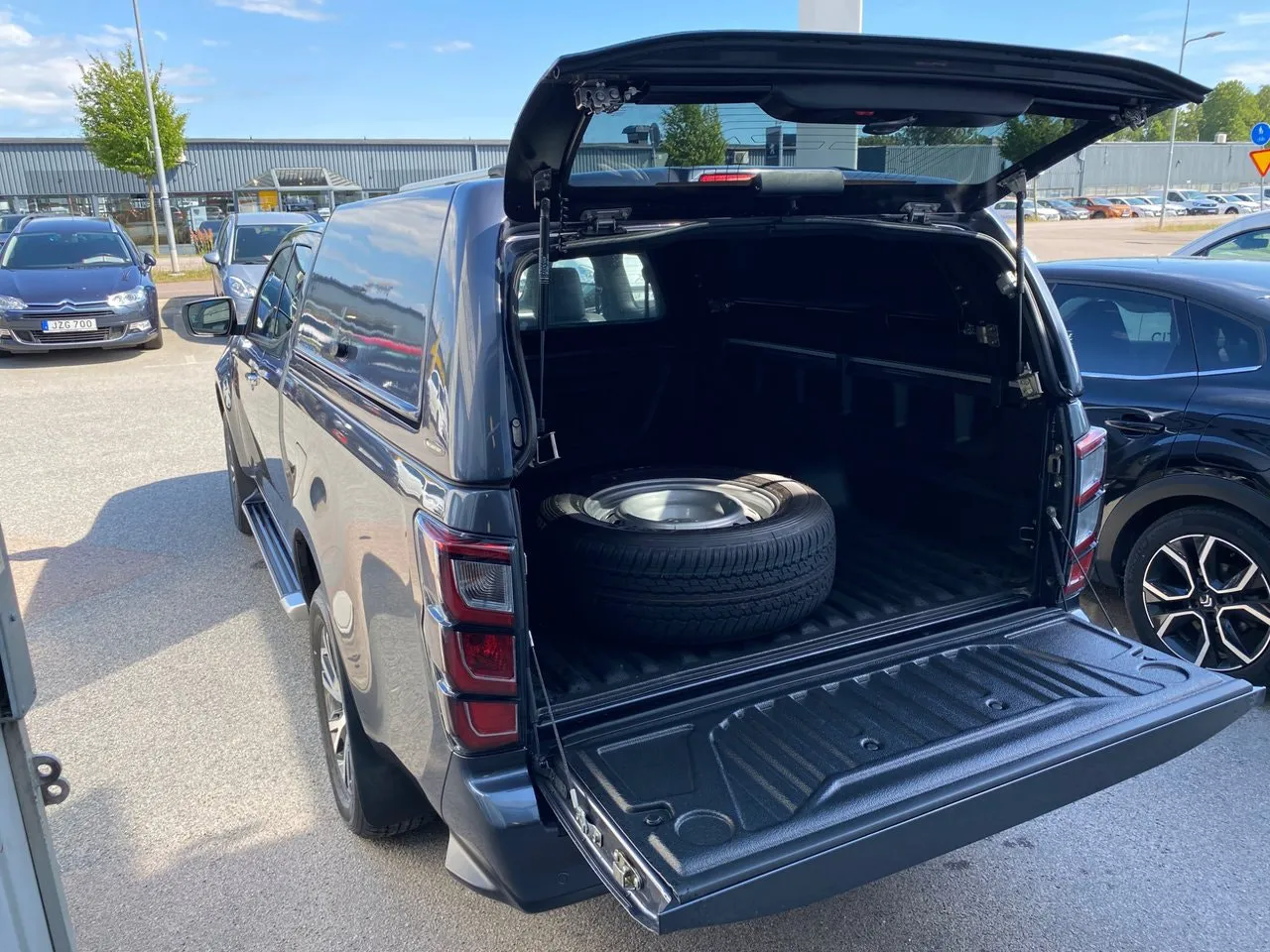 Vehicle image 9