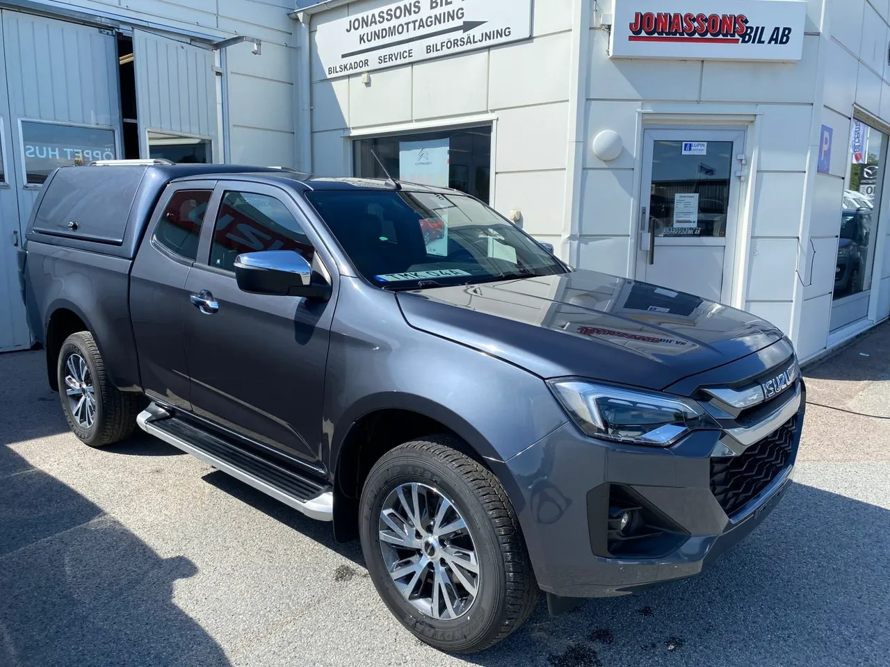 Vehicle image 1