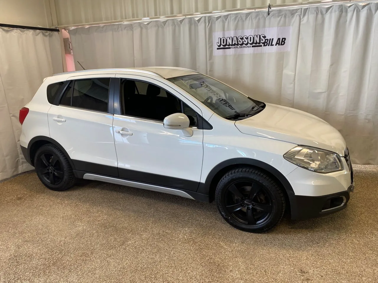 Vehicle image 3