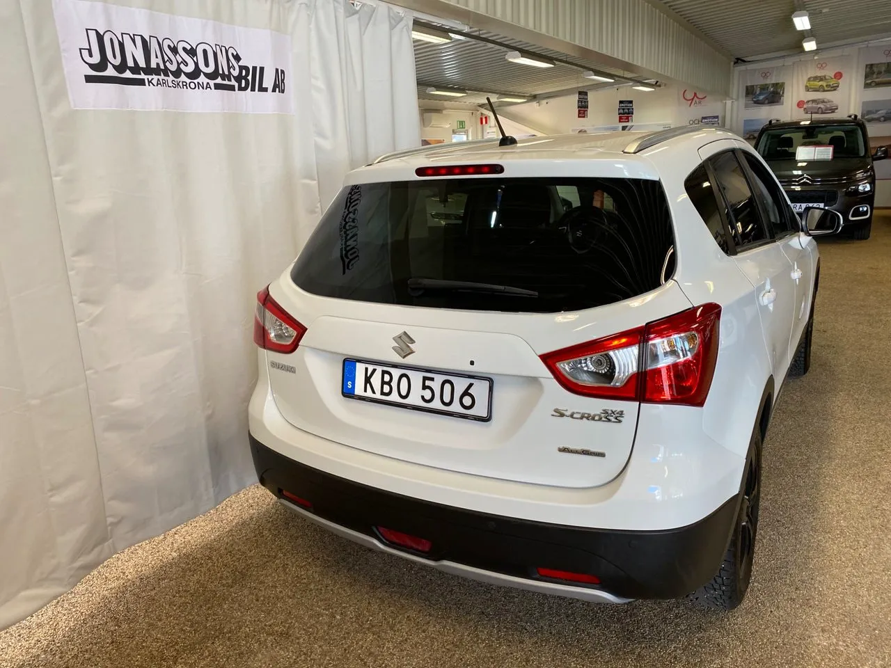 Vehicle image 8