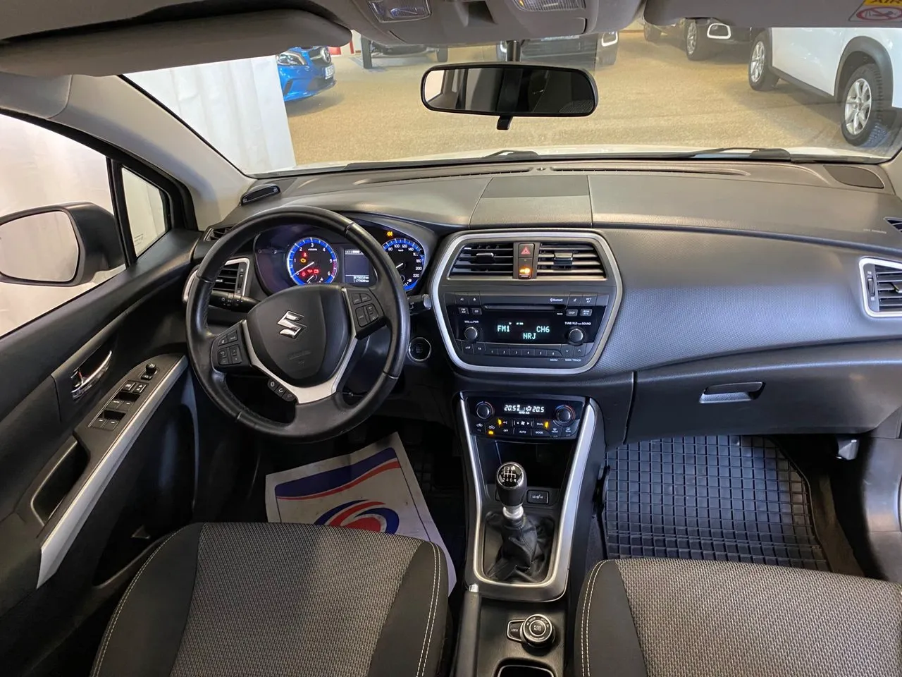 Vehicle image 6