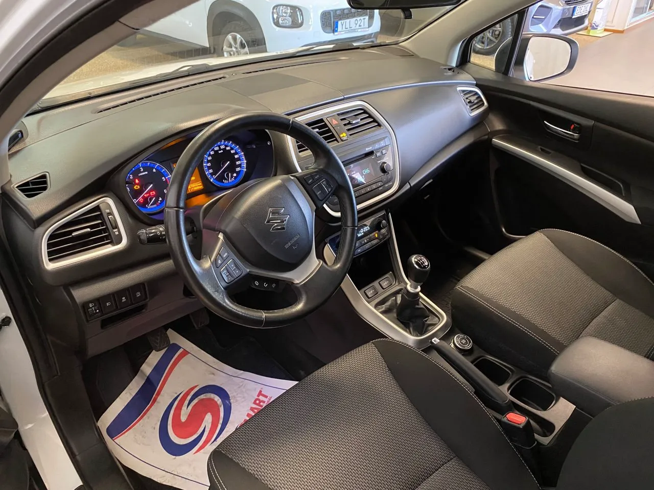 Vehicle image 4