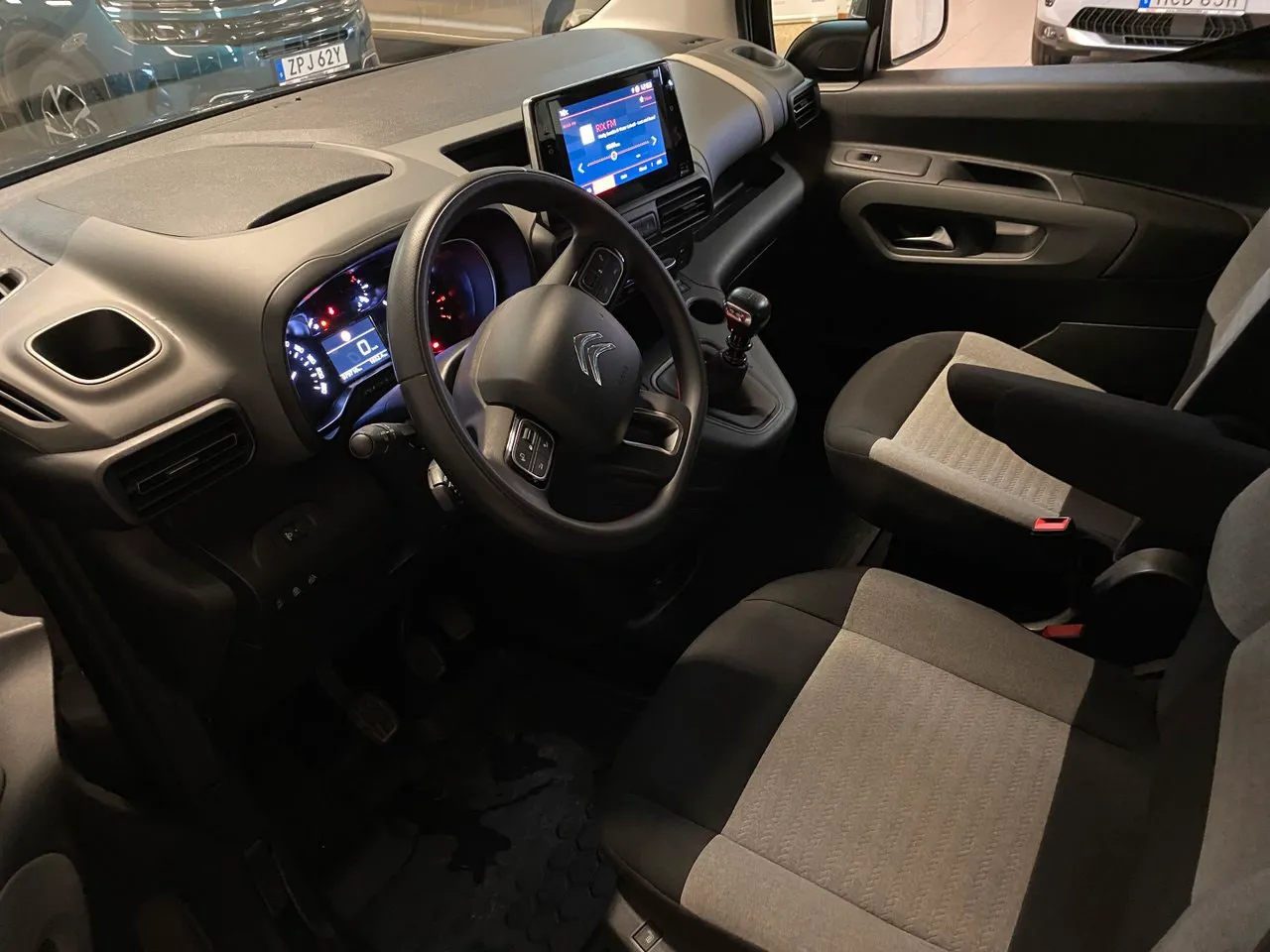 Vehicle image 6