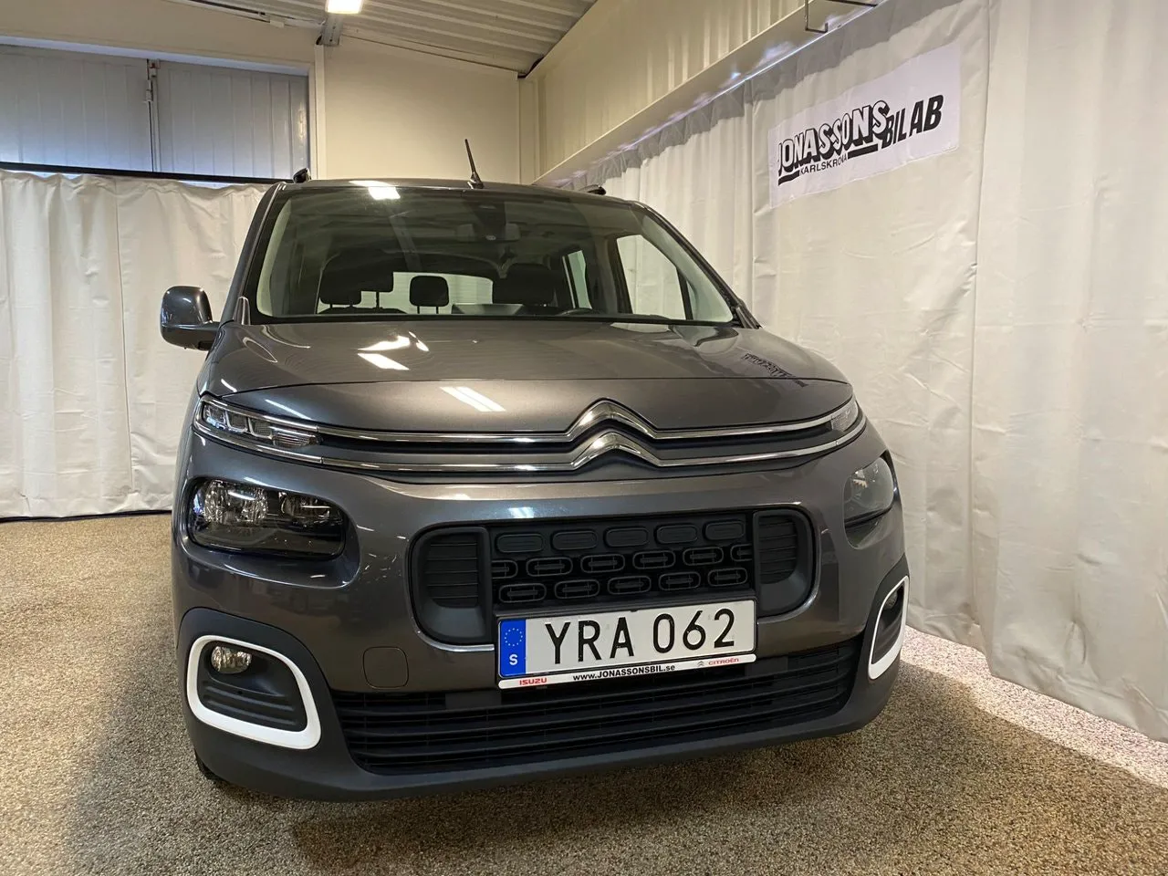 Vehicle image 3