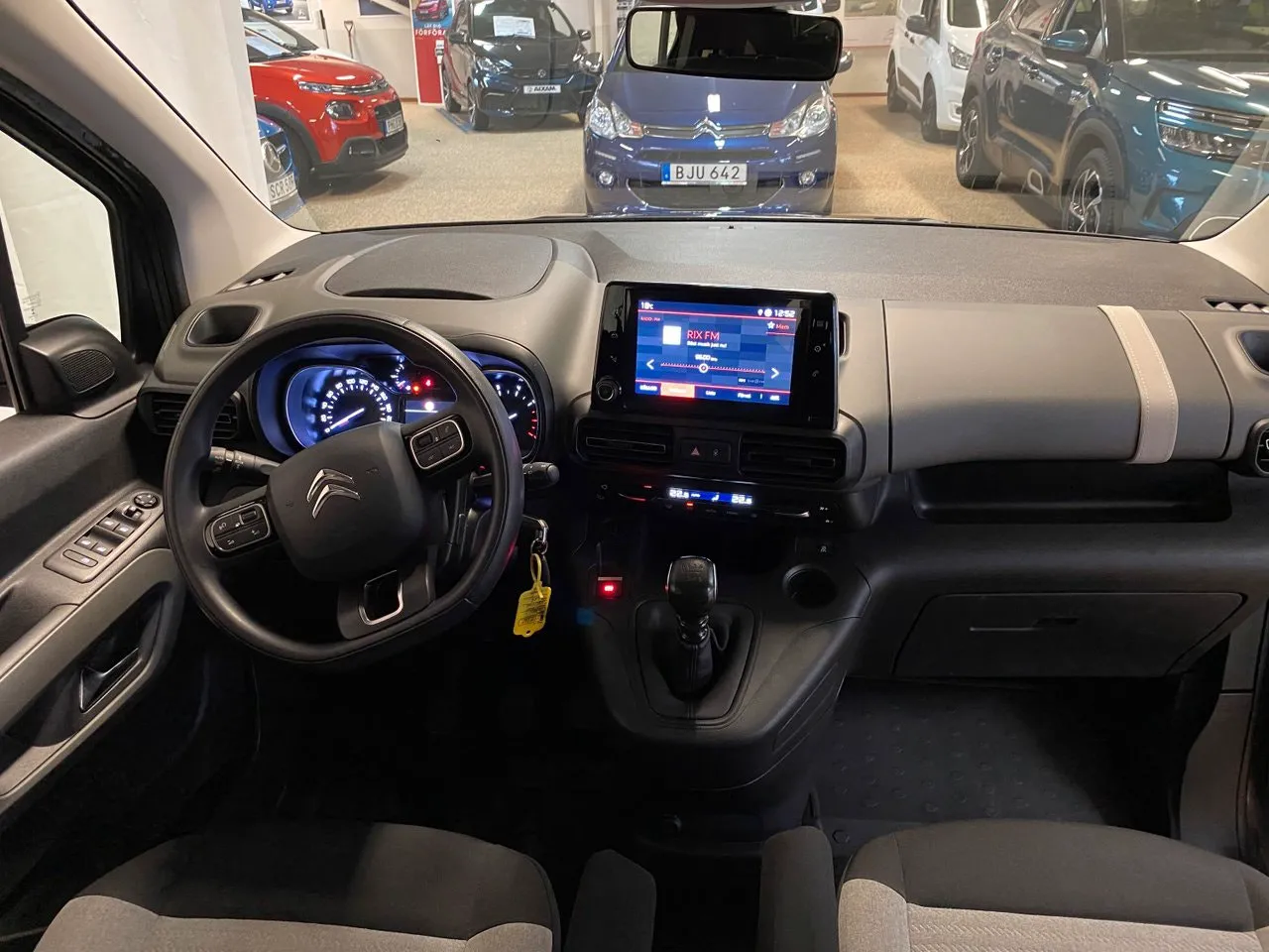 Vehicle image 5