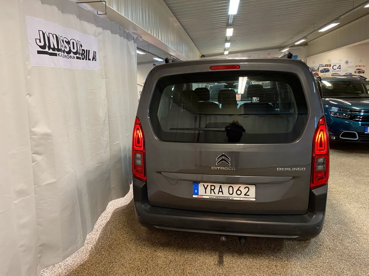 Vehicle image 9