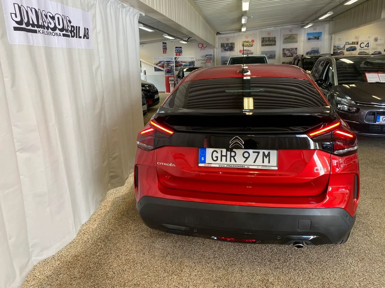 Vehicle image 9