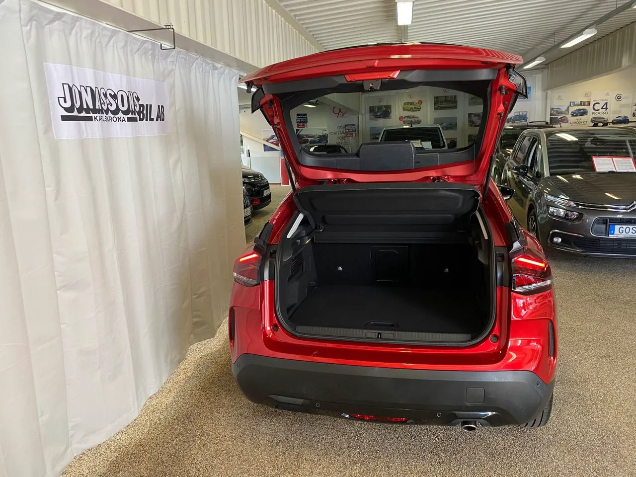 Vehicle image 8